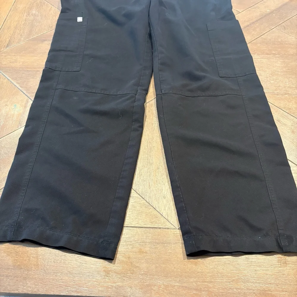 Figs Men's Black and Light Gray Cargo Scrub Pants Technical Collection Size S